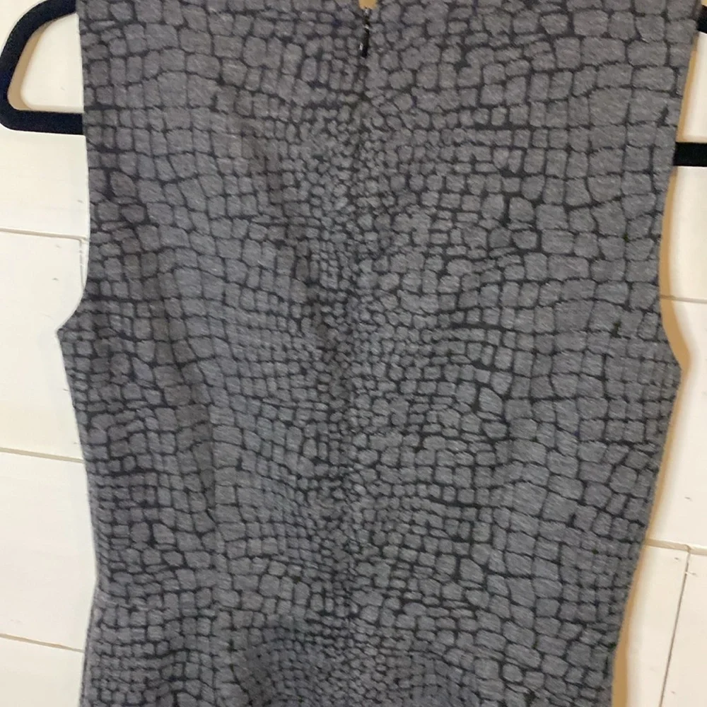 Calvin Klein Gray Sleeveless Sheath Midi Dress Square Neck. Size 4. Zipper back.